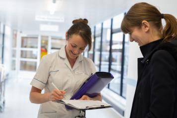 Nurse speaking to a patient in a hospital